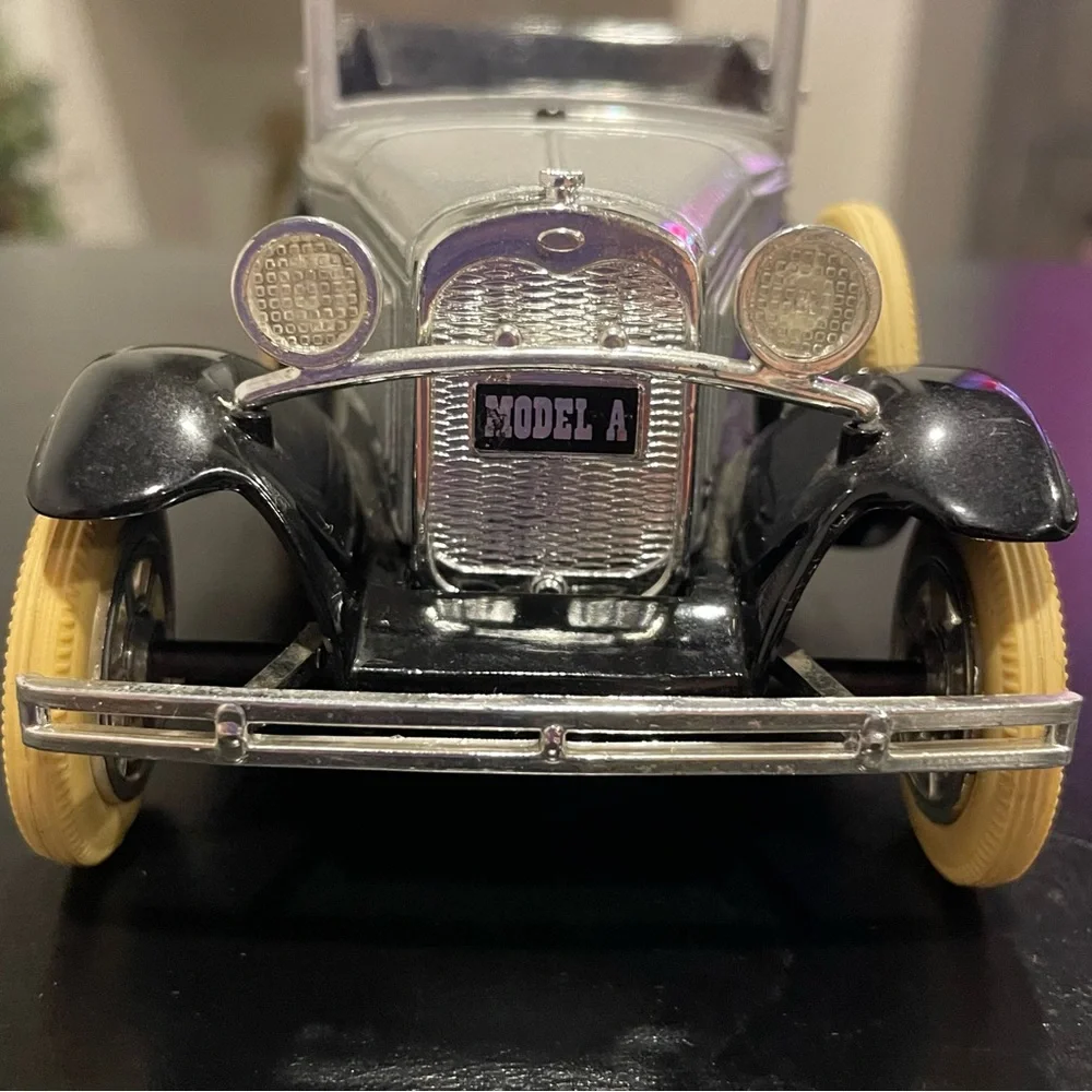 Liberty Classics Argo White Ford Model A Roadster 1:25 Scale Die Cast Bank